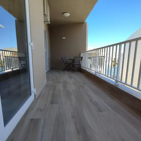 Il-girna Apt. 2 - Modern 3 Bedroom Apartment, 4 Bathrooms, Free Wifi * Marsaskala