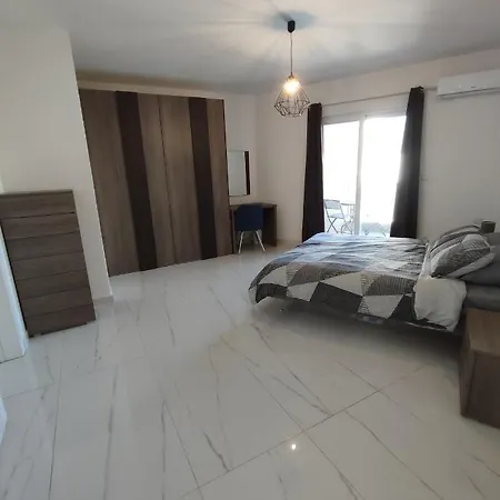 Lejlighed Il-girna Apt. 2 - Modern 3 Bedroom Apartment, 4 Bathrooms, Free Wifi *