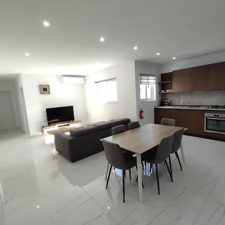 Apartament Il-girna Apt. 2 - Modern 3 Bedroom Apartment, 4 Bathrooms, Free Wifi Marsaskala