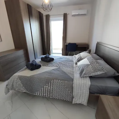 Il-girna Apt. 2 - Modern 3 Bedroom Apartment, 4 Bathrooms, Free Wifi Apartament