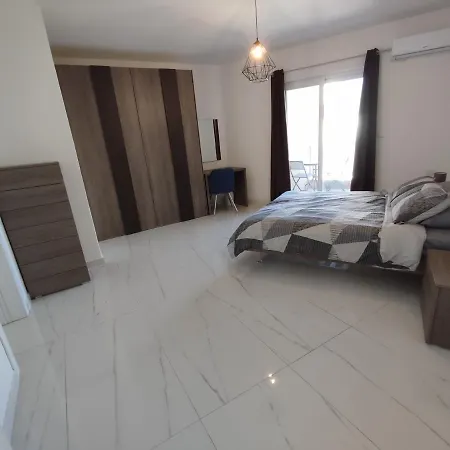 Apartament Il-girna Apt. 2 - Modern 3 Bedroom Apartment, 4 Bathrooms, Free Wifi