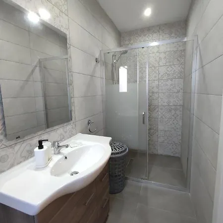 Apartament Il-girna Apt. 2 - Modern 3 Bedroom Apartment, 4 Bathrooms, Free Wifi *
