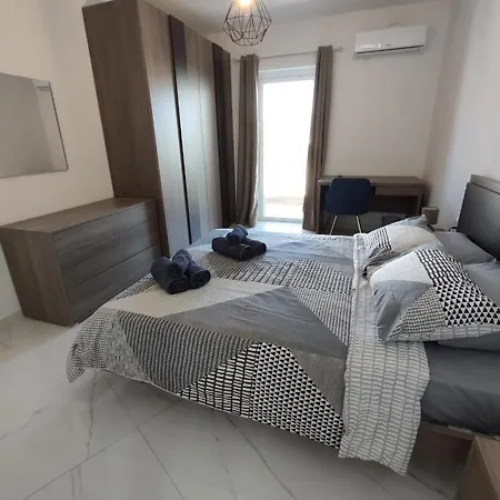 Il-girna Apt. 2 - Modern 3 Bedroom Apartment, 4 Bathrooms, Free Wifi Apartament Marsaskala