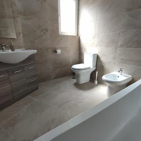 Apartament Il-girna Apt. 2 - Modern 3 Bedroom Apartment, 4 Bathrooms, Free Wifi