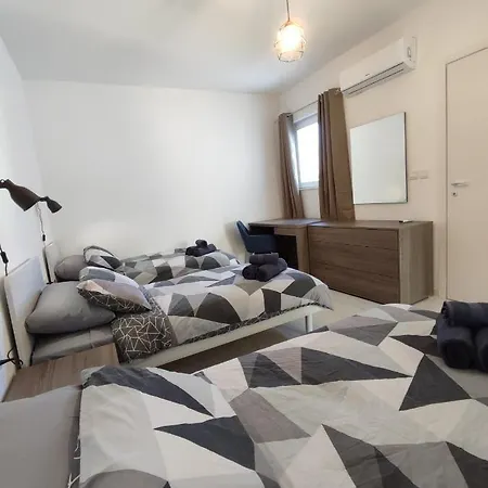 Il-girna Apt. 2 - Modern 3 Bedroom Apartment, 4 Bathrooms, Free Wifi