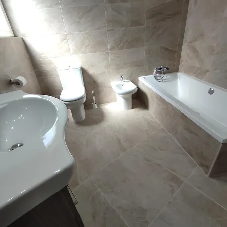 Il-girna Apt. 2 - Modern 3 Bedroom Apartment, 4 Bathrooms, Free Wifi Apartament *