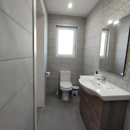 Il-girna Apt. 2 - Modern 3 Bedroom Apartment, 4 Bathrooms, Free Wifi Marsaskala